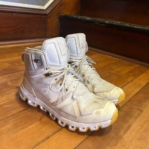 On - On Cloudrock edge hiking boot - SZ 10.5 Women